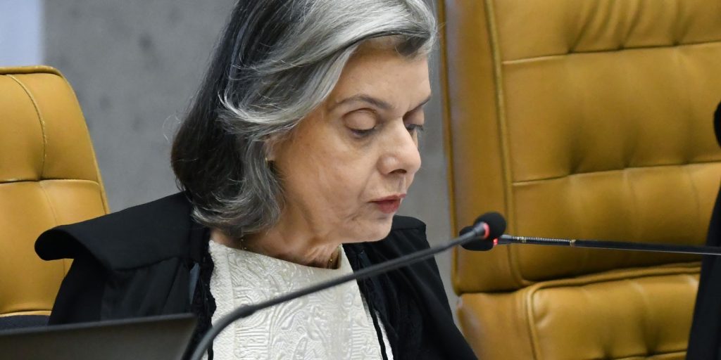 Cármen Lúcia diz que STF causou mal-estar cívico e julgamento sobre Moraes é suspenso por pedido de vista