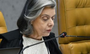 Cármen Lúcia diz que STF causou mal-estar cívico e julgamento sobre Moraes é suspenso por pedido de vista
