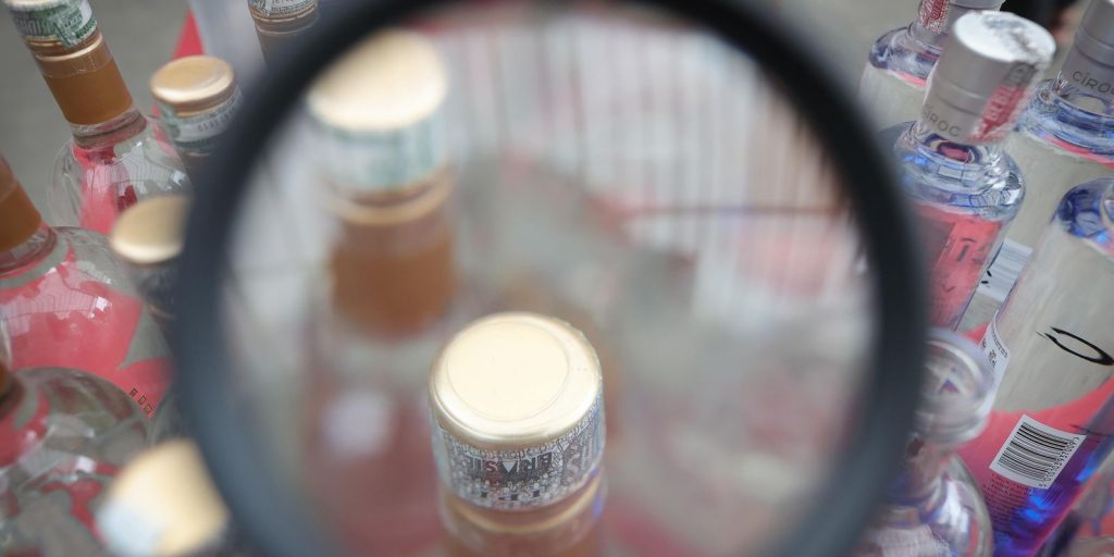 MPSP denuncia dois homens por vodca adulterada com metanol que cegou mulher em Guarulhos