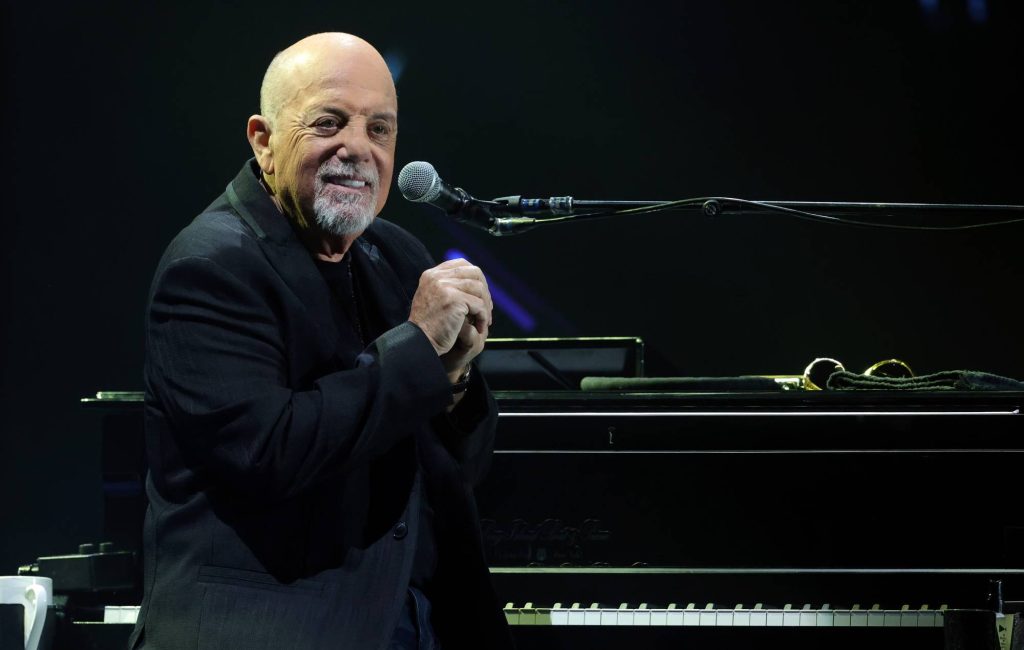 Publicista confirma que Billy Joel está vivo após erro do Google exibir data de morte