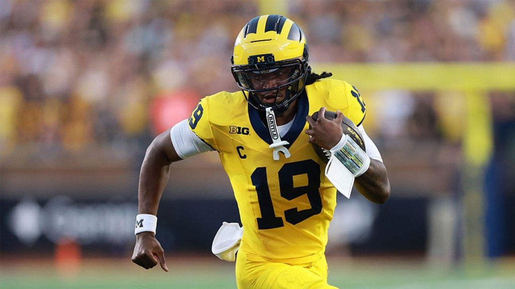 Técnico do Michigan coloca vaga de Bryce Underwood em xeque após susto na estreia