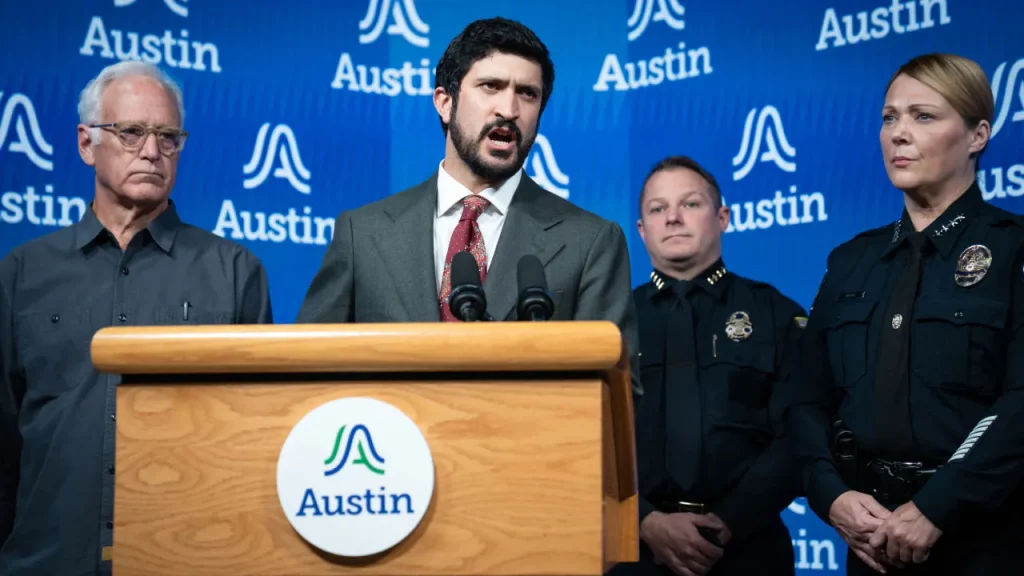 Prefeito de Austin é criticado por culpar ICE imediatamente após tiroteio