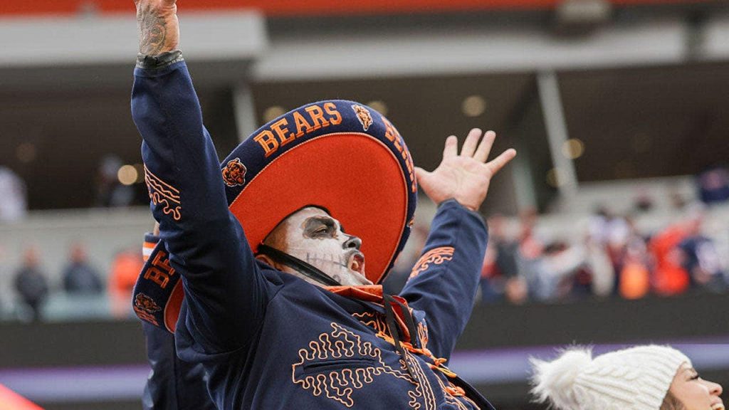 Hino cantado por mariachi em jogo da NFL gera debate sobre racismo e reação de senador