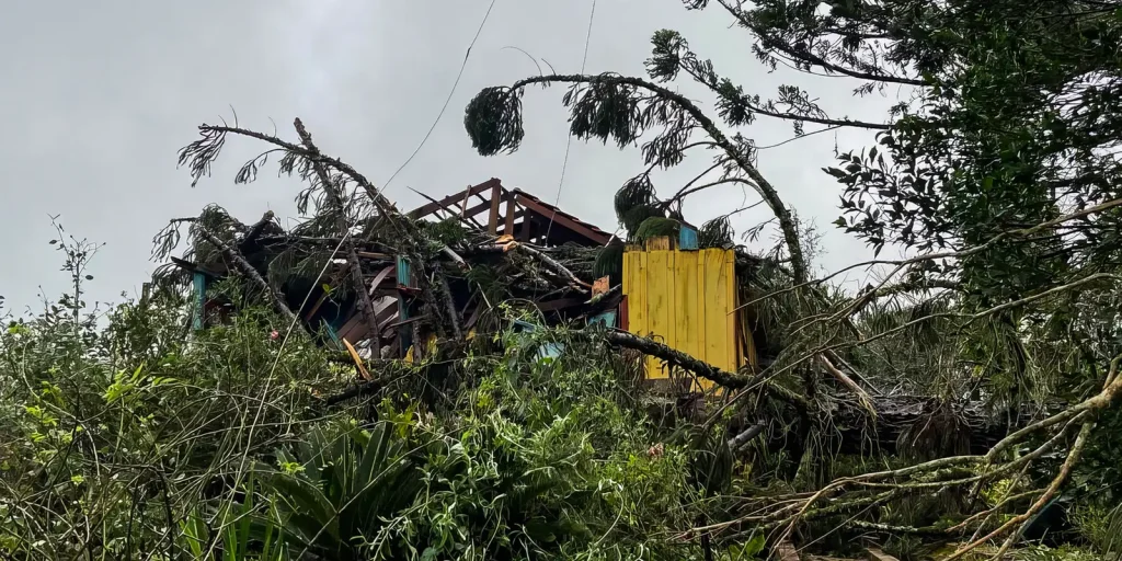 Alerta vermelho para tempestades, ventos de 100 km/h e granizo atinge o Sul do Brasil