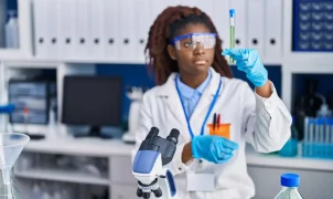 Inscrições para o 3º Prêmio Mulheres e Ciência terminam nesta quinta-feira