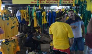 Comércio varejista recua 0,8% em julho após impulso da Copa do Mundo