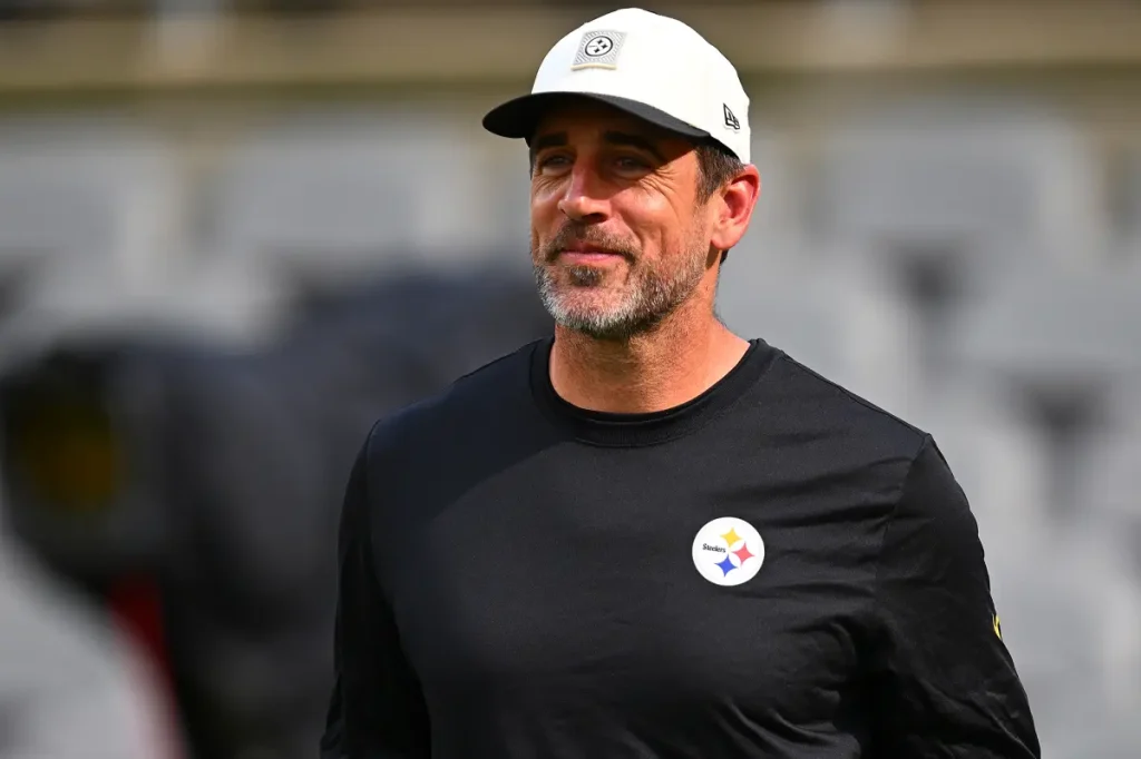 Aaron Rodgers revela planos de aposentadoria ao lado da esposa grávida