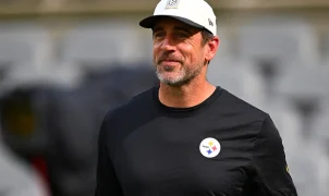 Aaron Rodgers revela planos de aposentadoria ao lado da esposa grávida