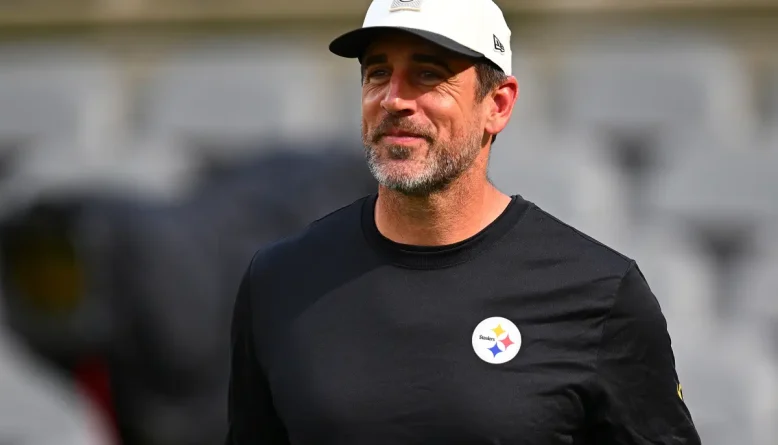 Aaron Rodgers revela planos de aposentadoria ao lado da esposa grávida