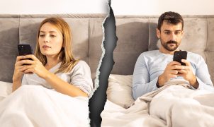 How to navigate political differences in a relationship, per therapist