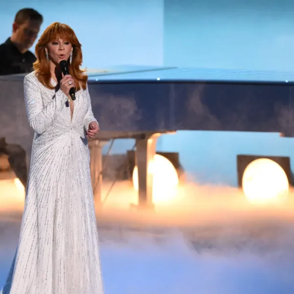Emmys 2026: Sally Field e Reba McEntire comandam homenagem emocional a Dolly Parton