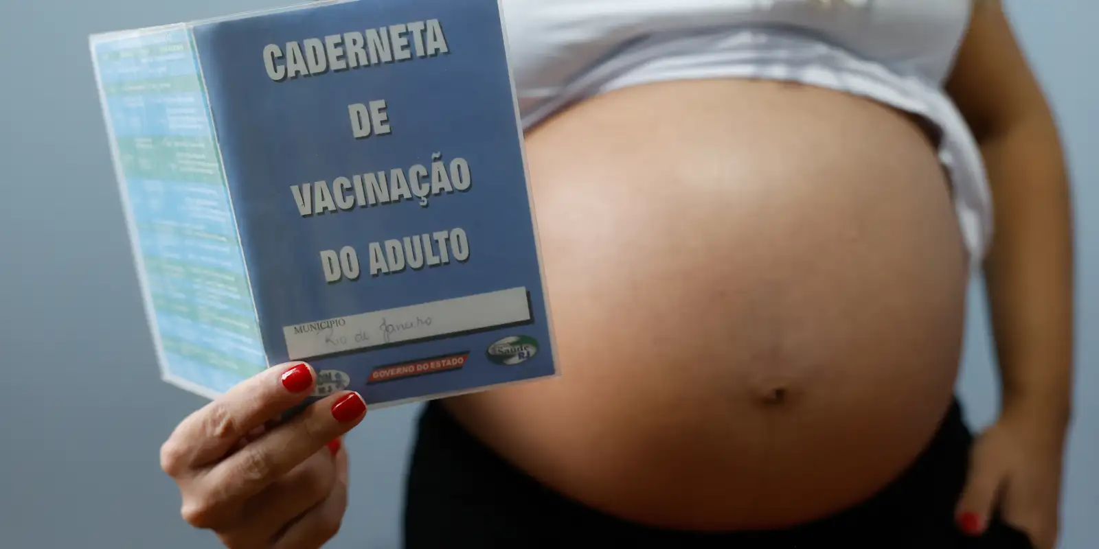 Baixa cobertura vacinal deixa gestantes expostas à gripe e à covid-19