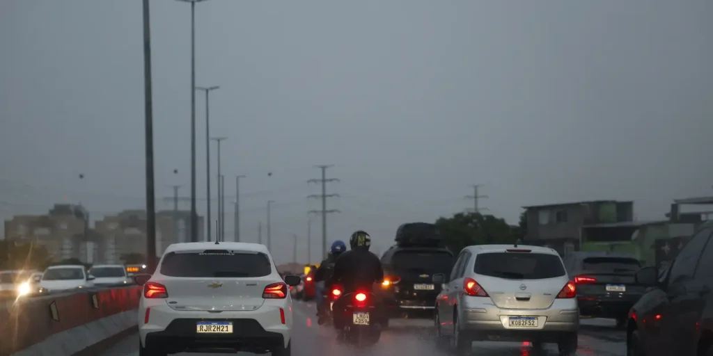 Frente fria mantém instabilidade no Sudeste e no Centro-Oeste nesta quarta-feira