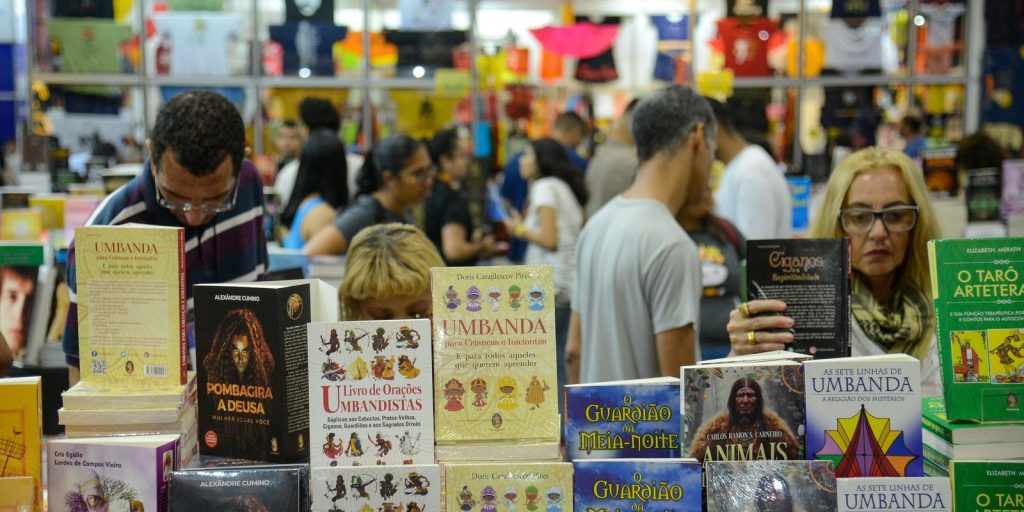 Bienal do Livro lança Estação Bienal para aproximar leitores de autores internacionais