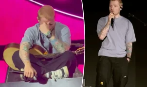 Ed Sheeran chora em show na Filadélfia e pede desculpas por erros