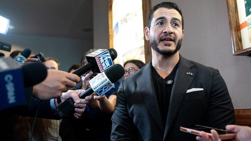 El-Sayed nega vínculos com Irmandade Muçulmana em disputa ao Senado por Michigan