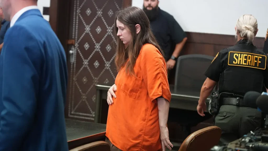 Mãe de 16 filhos em Ohio se declara inocente de abuso sexual infantil e maus-tratos