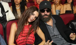 Emily Ratajkowski's VMAs manicure shows boyfriend Romain Gavras' initials
