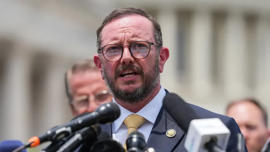 Deputado Eric Burlison critica farra de gastos em Washington e alerta para impacto da dívida de US$ 40 trilhões