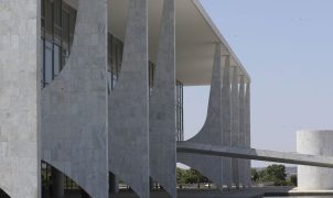 Lula sanciona fim da taxa das blusinhas para compras de até US$ 50