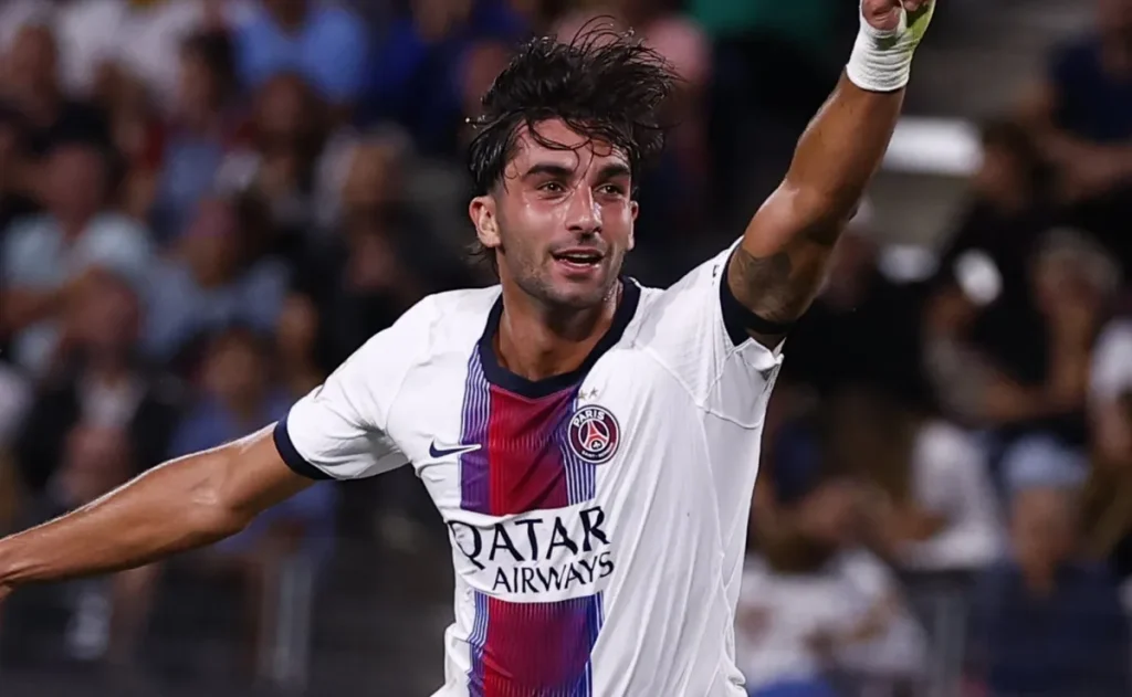 Ferran Torres celebra saída do Barcelona para o PSG como passo à frente antes de reencontro na Champions