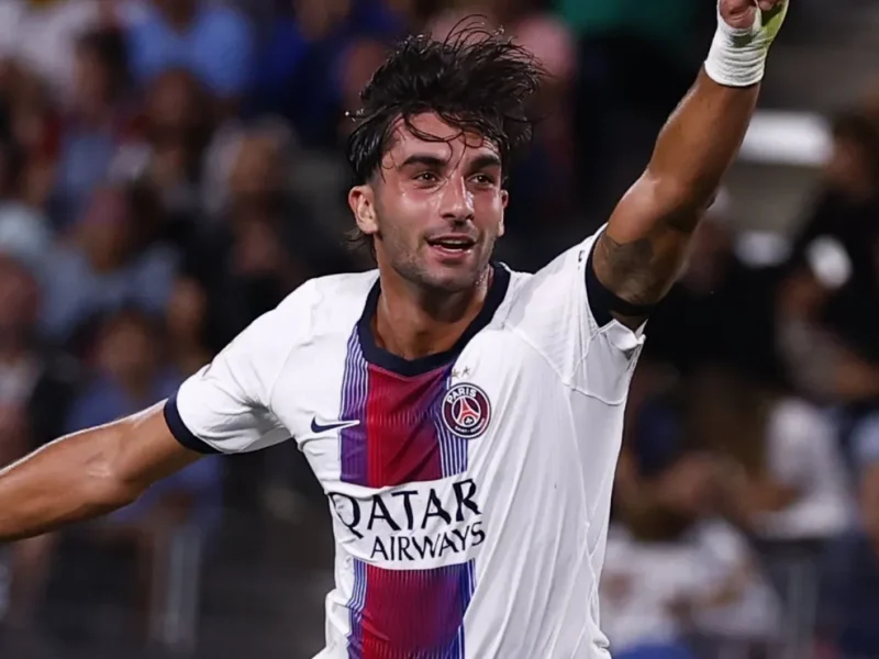 Ferran Torres celebra saída do Barcelona para o PSG como passo à frente antes de reencontro na Champions
