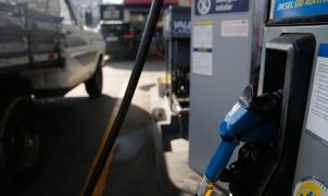 Governo amplia subsídios a combustíveis após alta do petróleo