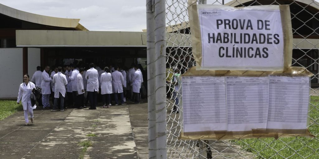 Revalida 2026/2: candidatos têm até 19 de setembro para comprovar diploma médico
