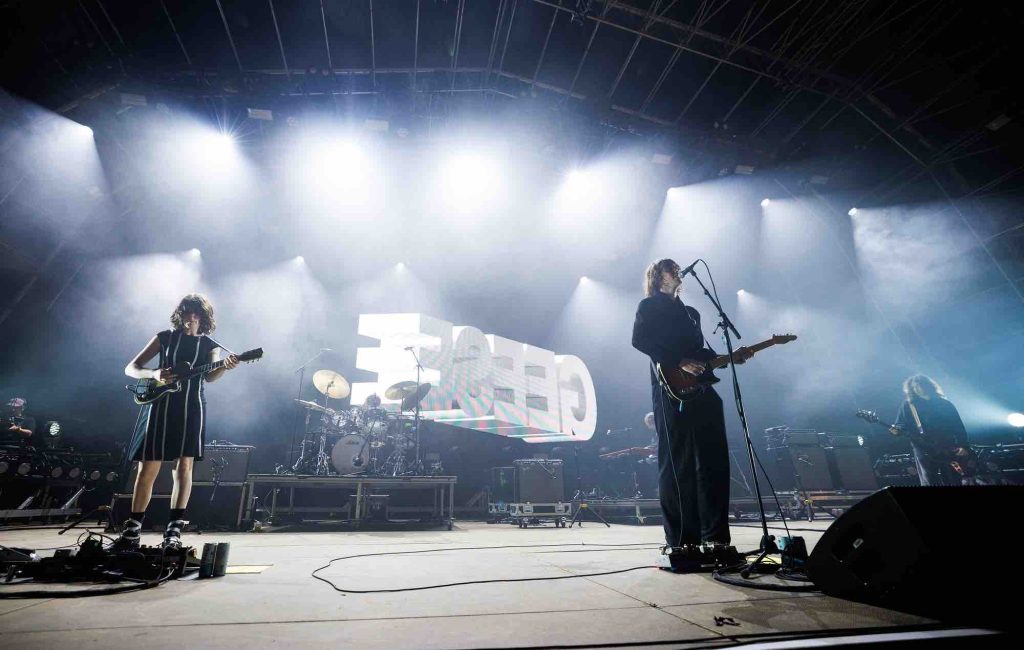 Geese abre End of the Road 2026 com show intenso e repertório experimental
