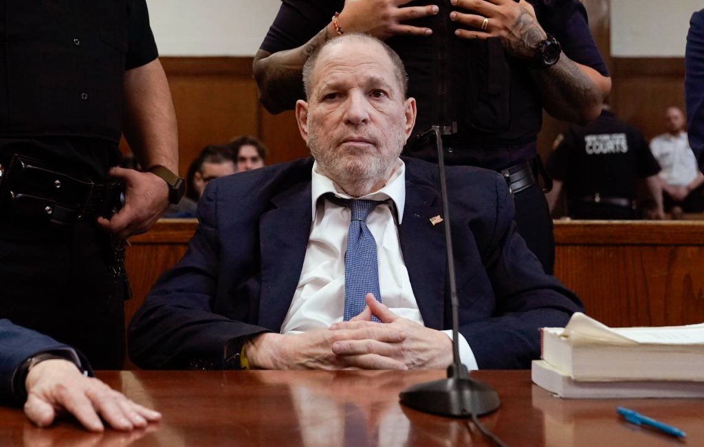 Harvey Weinstein é condenado a 15 anos de prisão por agressão sexual em Nova York