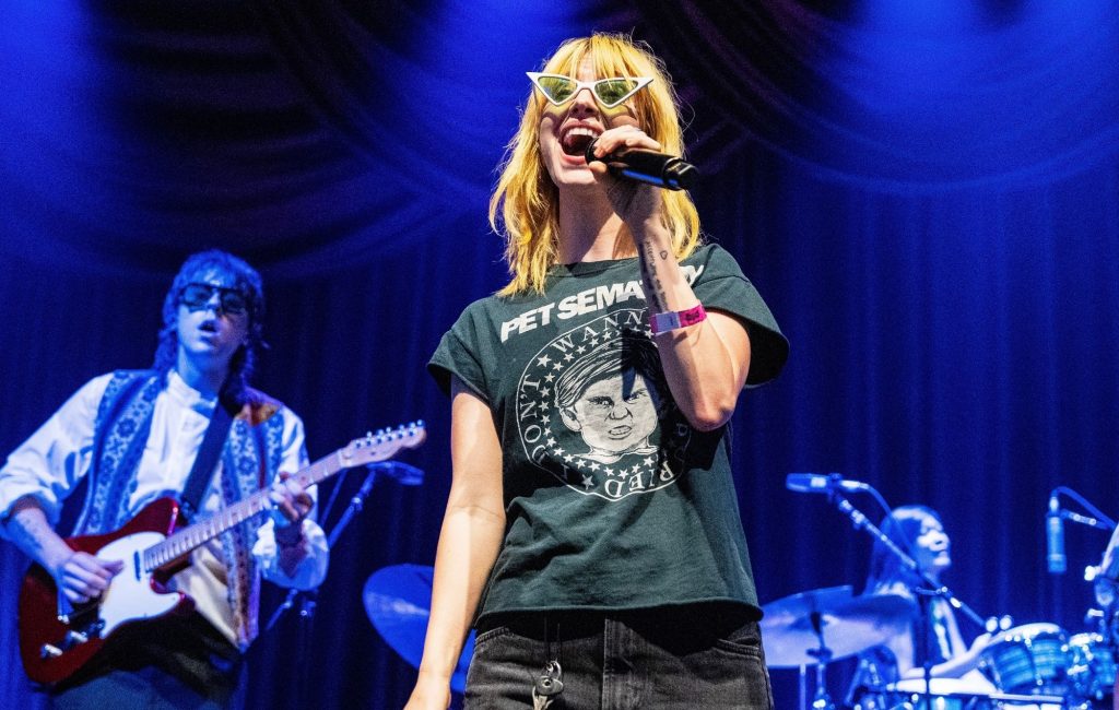 Hayley Williams anuncia turnê solo pelo Reino Unido e Europa em 2027