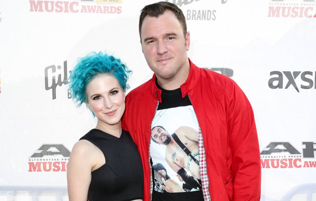 Hayley Williams homenageia Chad Gilbert, ex-marido e guitarrista do New Found Glory, morto aos 45 anos