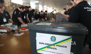 Eleições 2026: 918,8 mil brasileiros no exterior estão aptos a votar