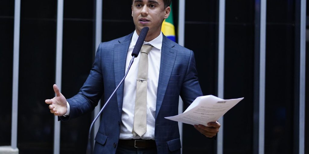 TSE determina que Nikolas Ferreira apague postagem sobre fala de Lula a respeito de exames preventivos