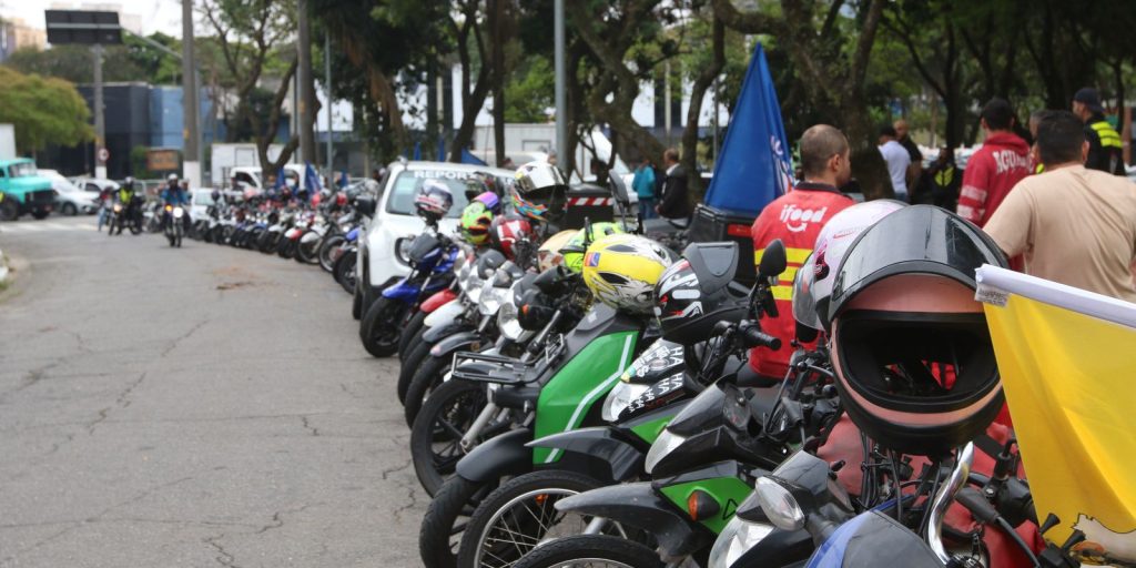 Proteção previdenciária atinge só 19,4% dos motociclistas de aplicativo no Brasil