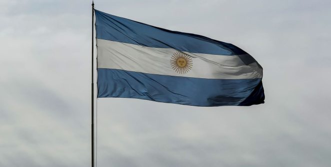 Pobreza na Argentina sobe para 32,3% e atinge 9,7 milhões de pessoas