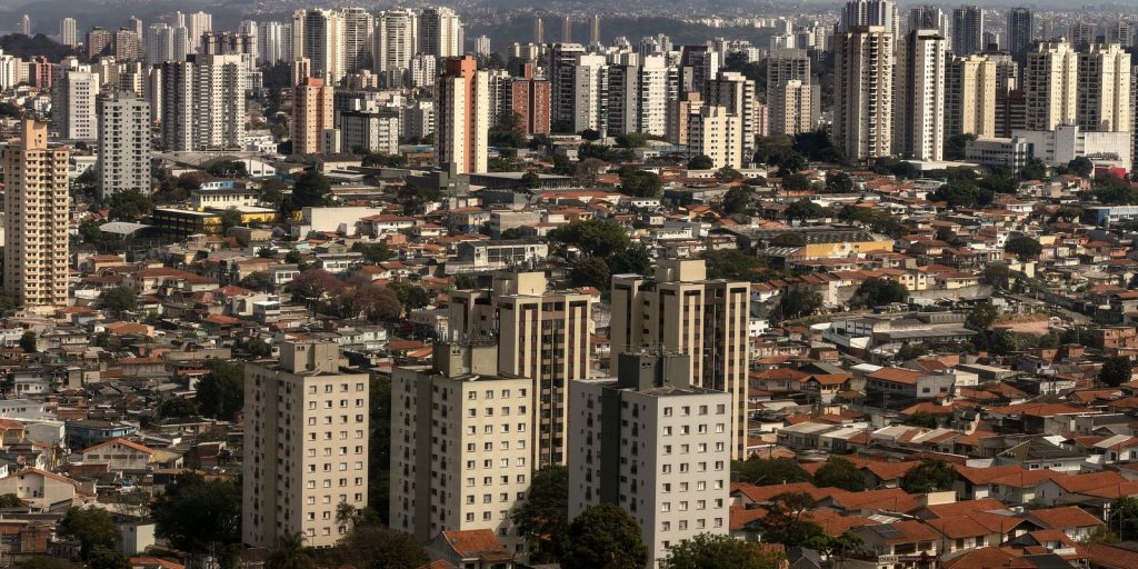 Censo 2022: pessoas com deficiência têm menos saneamento, internet e acesso a transporte no Brasil
