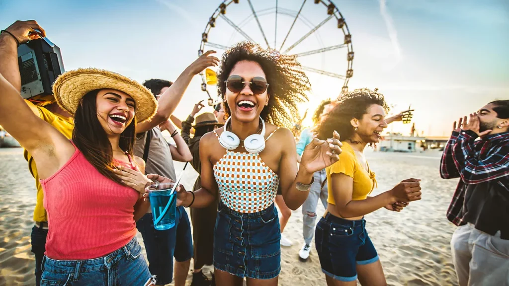 Verão de restrições: influenciadores enfrentam banimentos, prisões e barreiras em pontos turísticos dos EUA