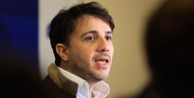 Renan Santos propõe ajuste fiscal com cortes na Previdência e mudança nos pisos de saúde e educação