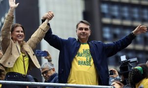Flávio Bolsonaro apresenta plano com corte de dez ministérios e redução da idade penal