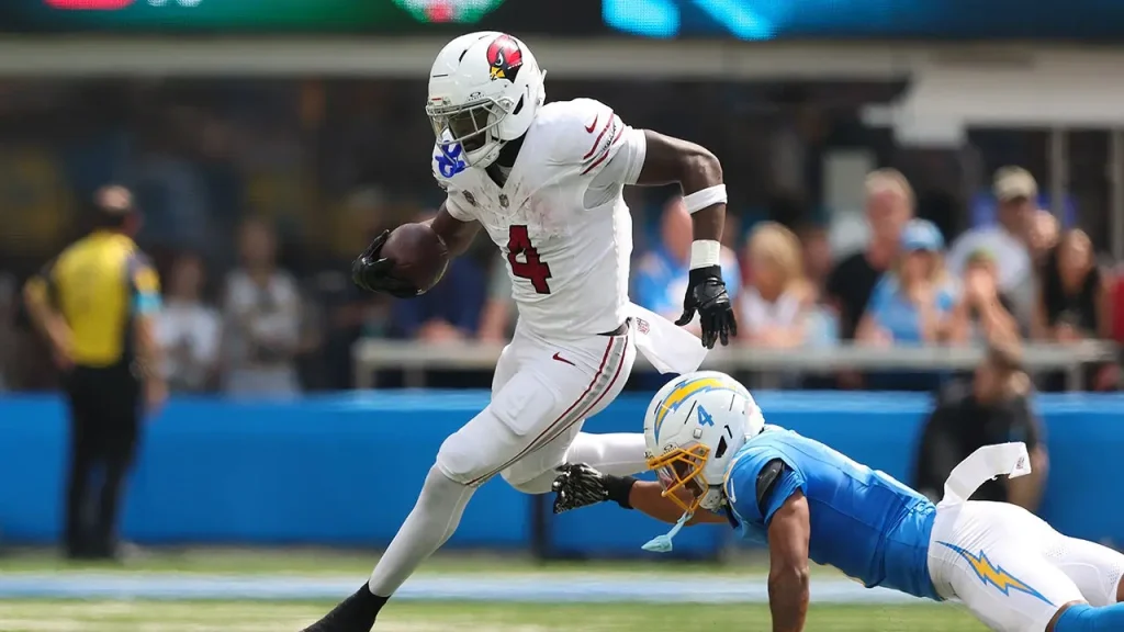 Jeremiyah Love marca touchdown na primeira campanha e Cardinals vencem Chargers