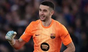Barcelona confirma lesão leve no joelho de Joan Garcia e goleiro deve desfalcar time contra Sevilla