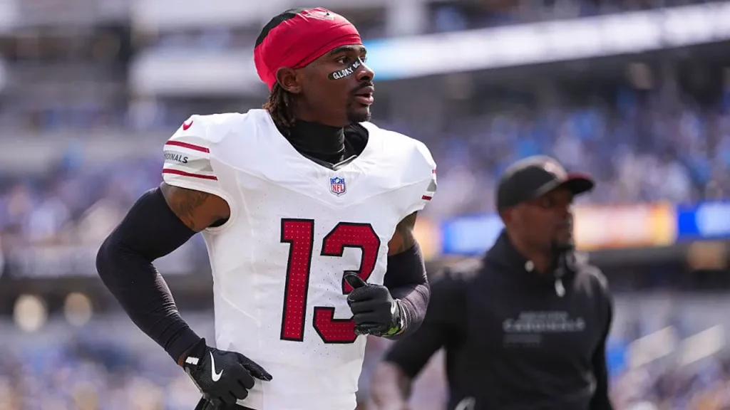 NFL multa KeiTrel Clark por mensagem religiosa em faixa sob os olhos