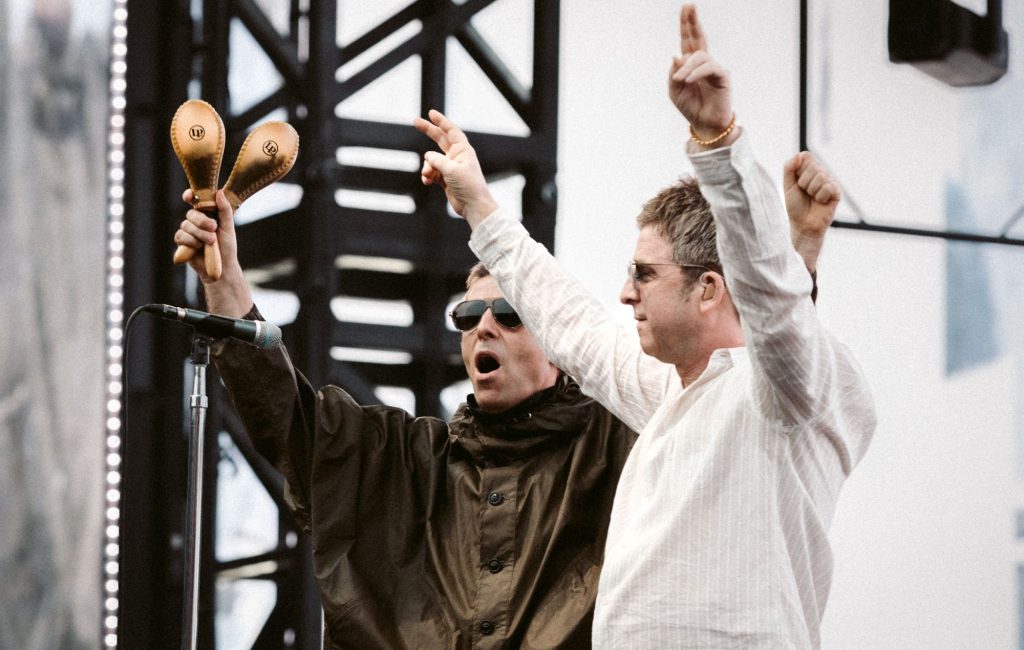Oasis insinua show no Slane Castle e prepara anúncio de turnê para 2027