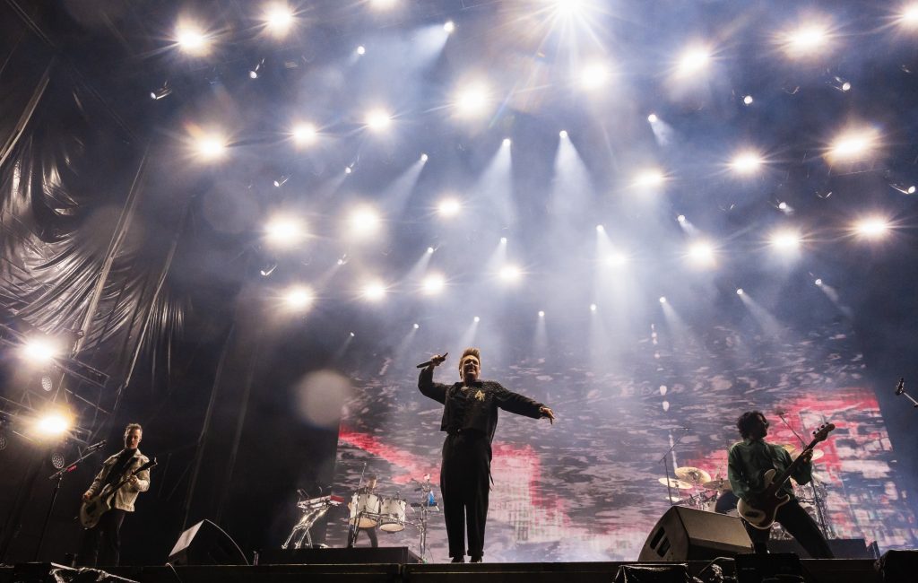 Papa Roach cancela show no Louder Than Life após emergência de saúde do baixista Tobin Esperance