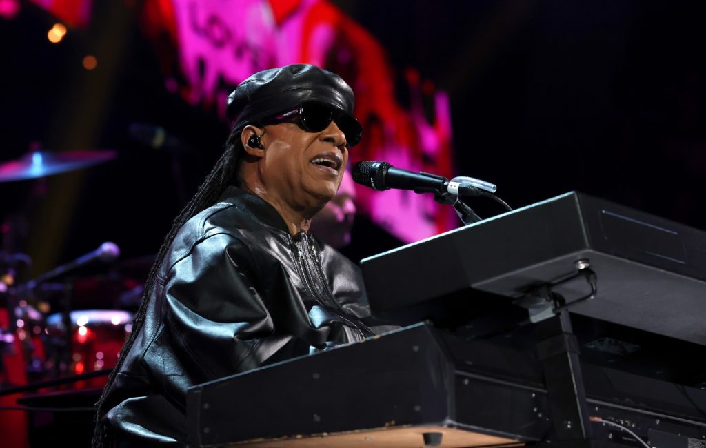 Stevie Wonder anuncia turnê britânica pelos 50 anos de Songs In The Key Of Life