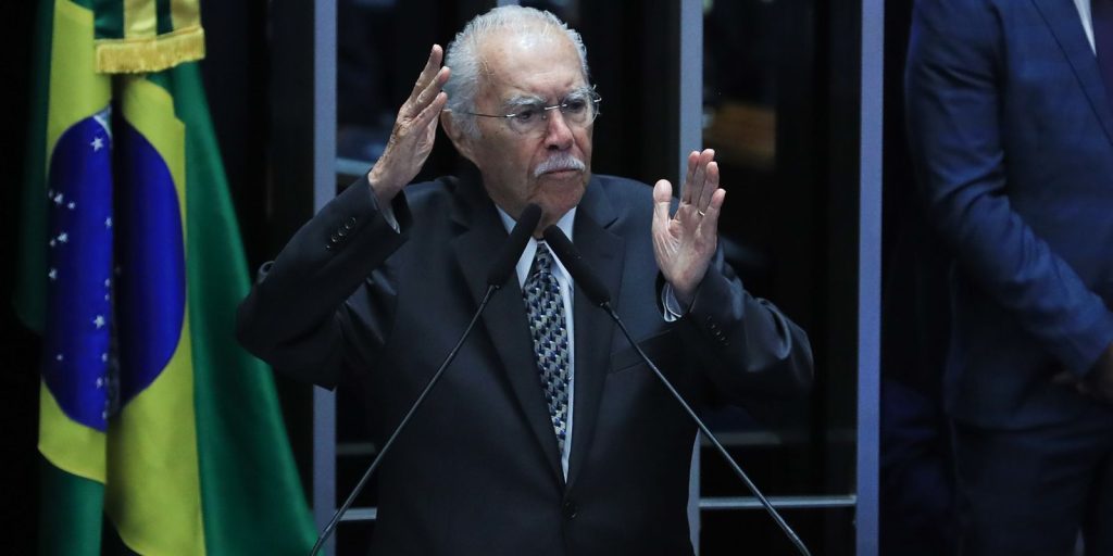 José Sarney, de 96 anos, é internado em São Luís com pneumonia