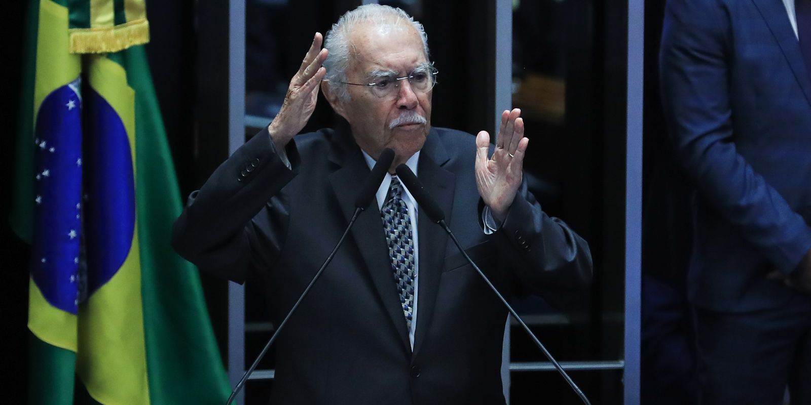 José Sarney, de 96 anos, é internado em São Luís com pneumonia