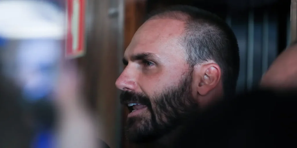 STF rejeita recurso e confirma condenação de Eduardo Bolsonaro por coação processual
