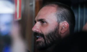 STF rejeita recurso e confirma condenação de Eduardo Bolsonaro por coação processual